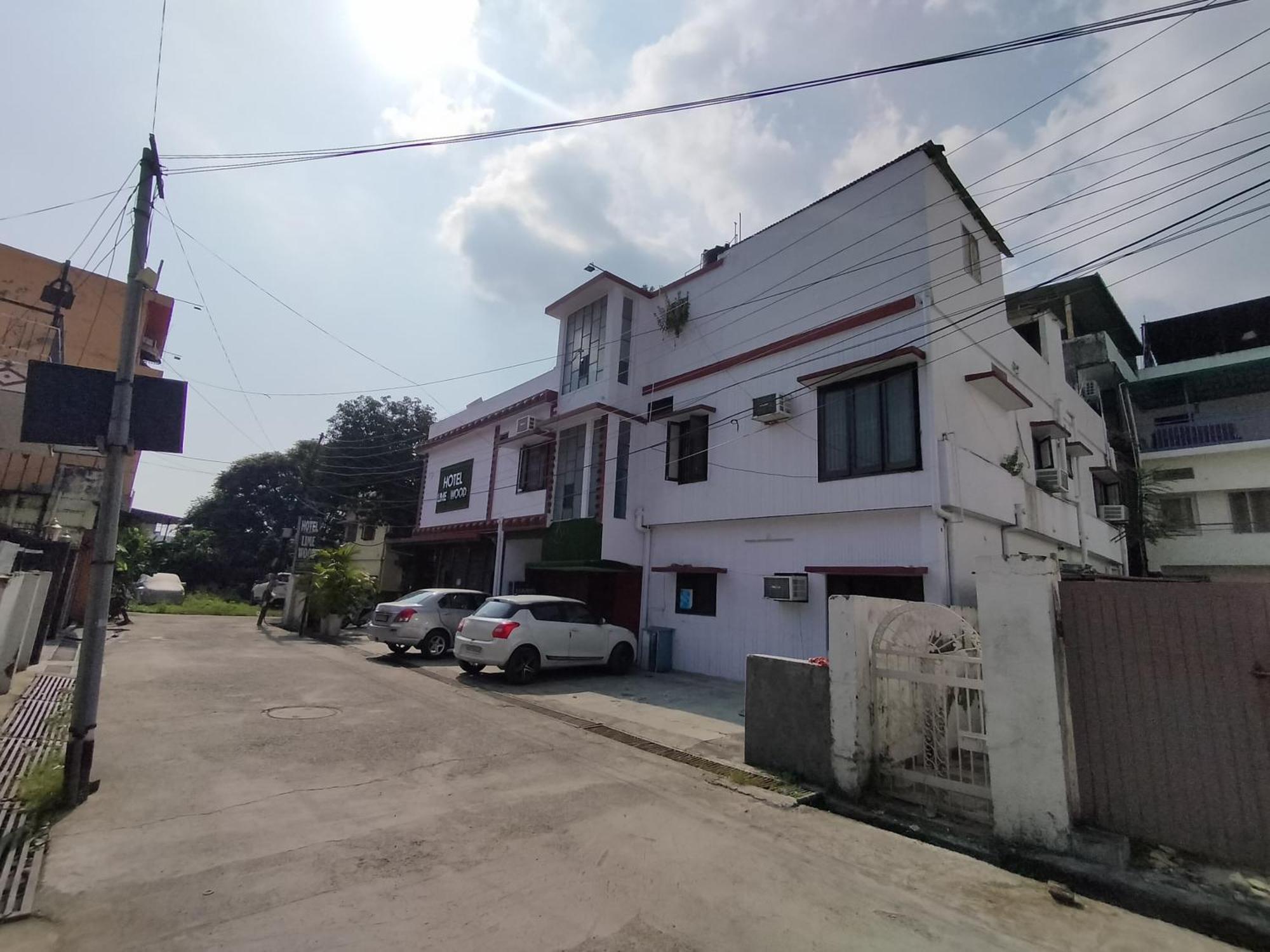 Hotel O Lime Wood Dehradun Exterior photo